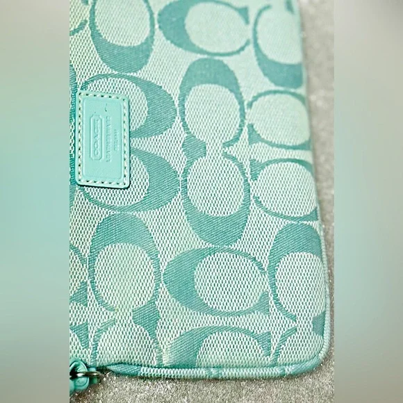 Coach Mint Green Signature Jacquard Wristlet - Picture 2 of 12